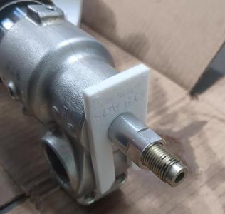 KYB AOS piston rod holder
