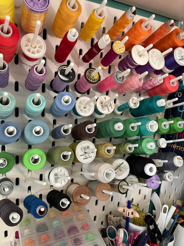Skadis thread hook for bobbins