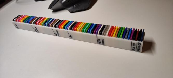 Filament swatch holder