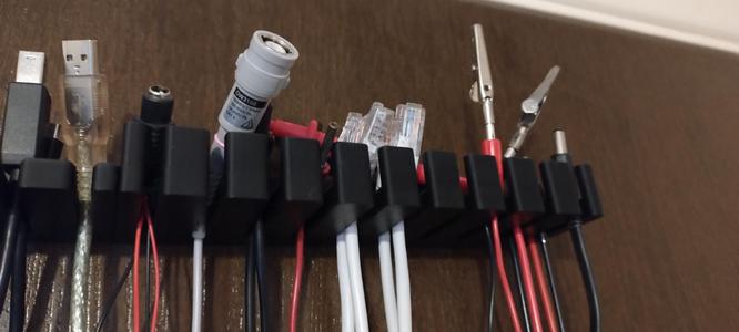 Cable storage hanger