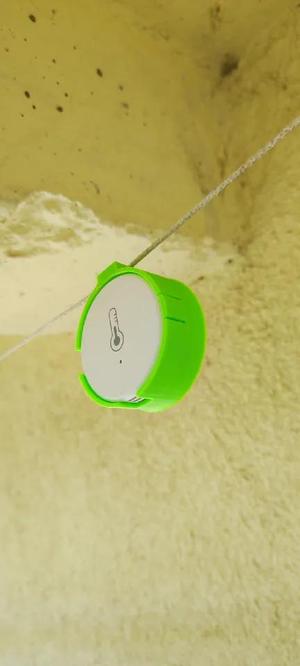 Tuya temp & humidity wire holder   