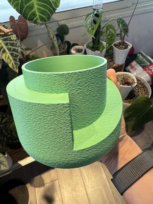 Self watering planter - climbing abstract