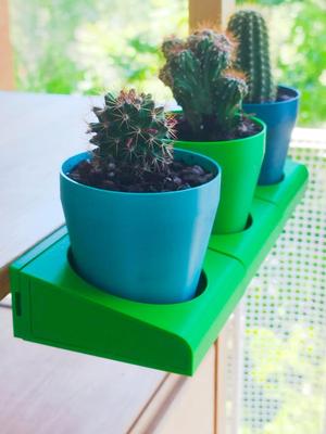 Round flower pot with wall mount