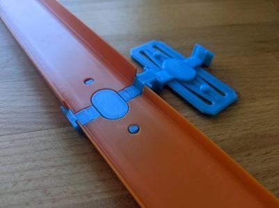 Hot Wheels Dual Track Connector; fits Monster Trucks, with secure latch