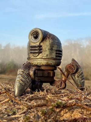 VINTAGE ROBOT
