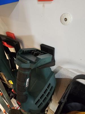 Parkside PHSSA X20V mini vacuum wallhanger