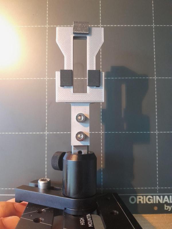 Cell holder for optic lab