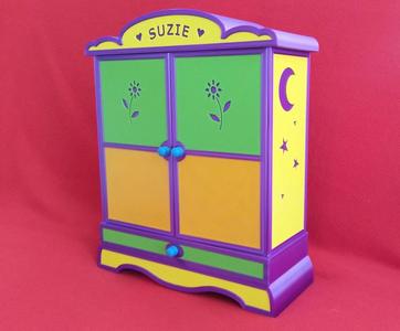 Armoire pour vétements poupée