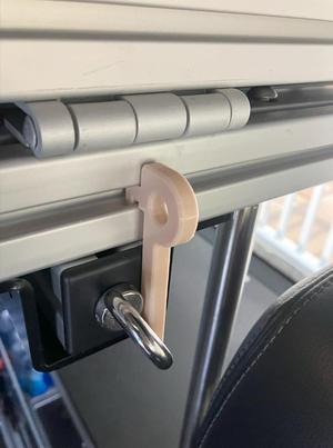 Vandoit bed rail blocker