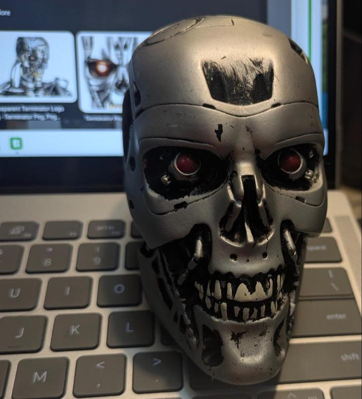 Terminator T-800 Skull (Use Supports to print!)