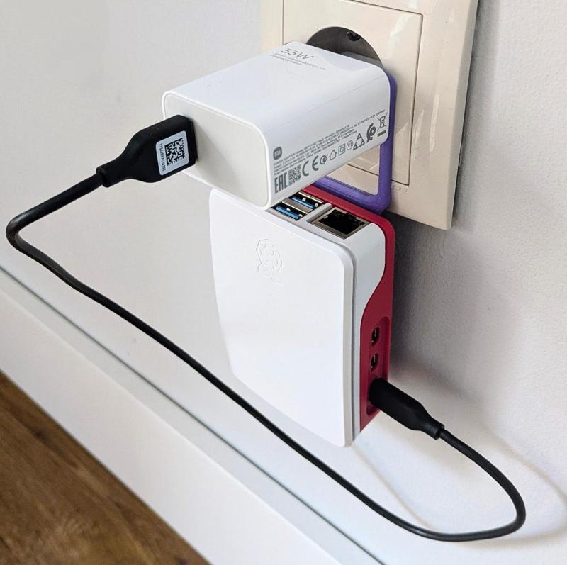 Minimalistic Lightweight Raspberry Pi 5 Case Mount