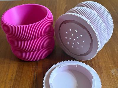 Simple ribbed bubble planter