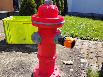 Hydrant cover for garden hose