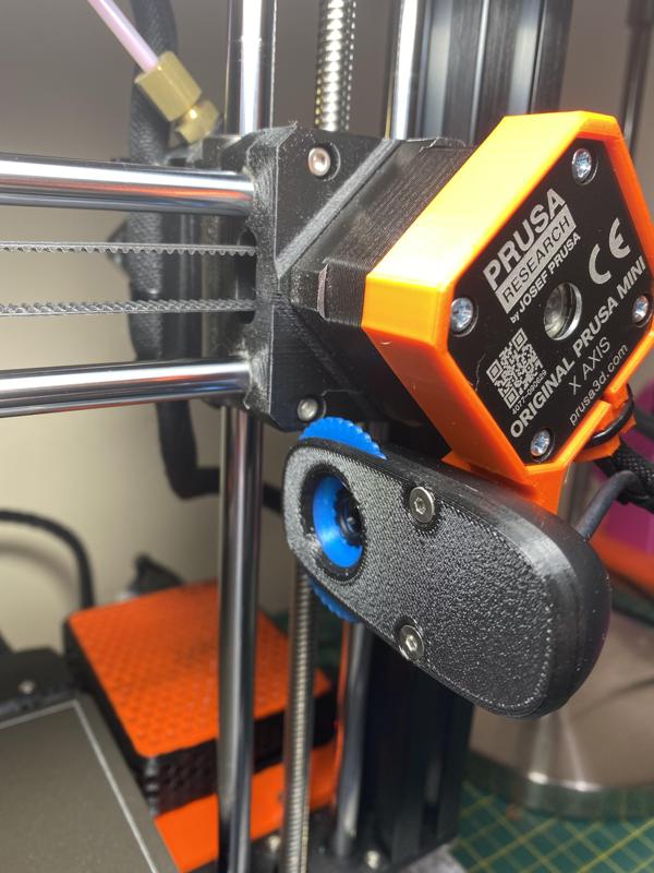 Logitech C270 mount Prusa mini with cable strain relief