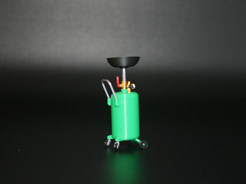 Miniature Oil Drain Collector for diorama, 1:18