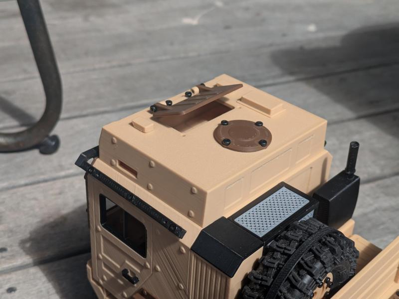 TRX4M offroad cargo truck - roof box