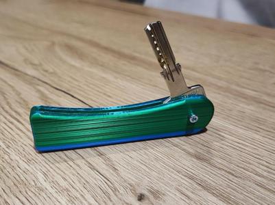Keychain Rotation Aid 