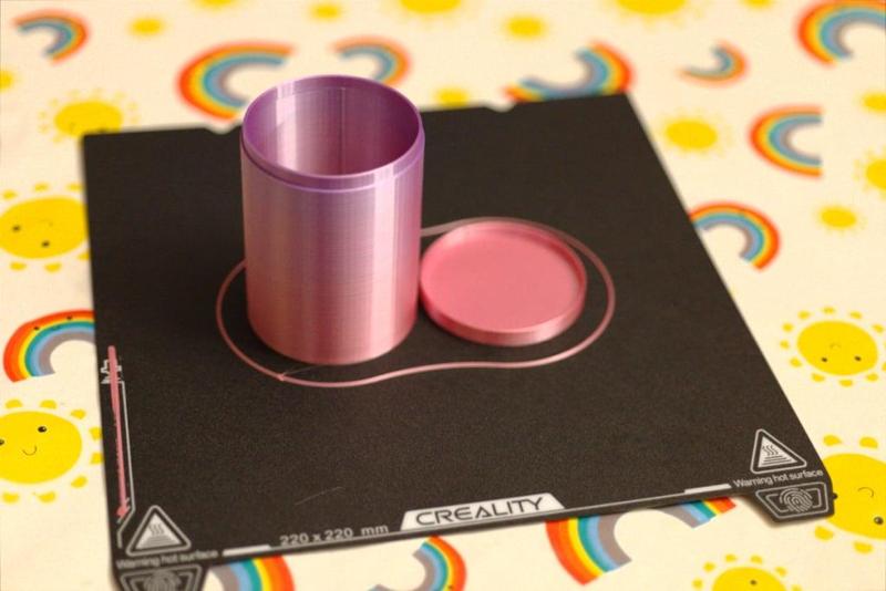 Cylindrical box with lid and message