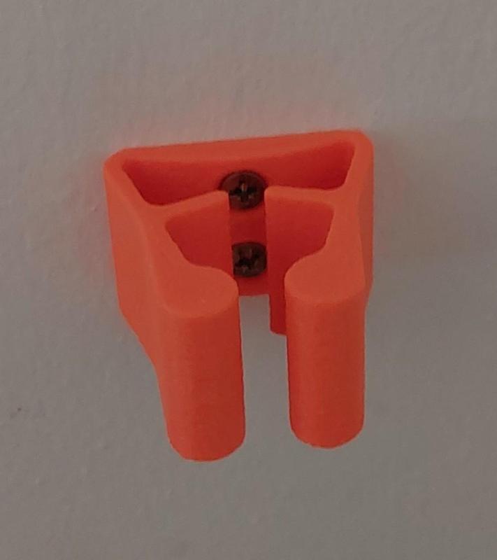 Simple broom holder
