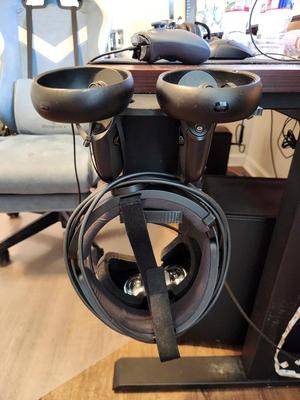 Oculus Quest and Rift S Hanger