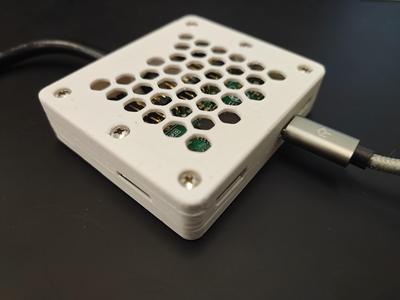 Raspberry Pi Zero Case with Simple Strain Relief