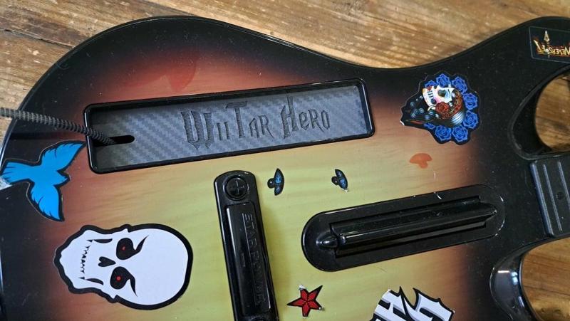WiiTar Hero mod - Transform your old Wii guitar into a USB wired universal guitar