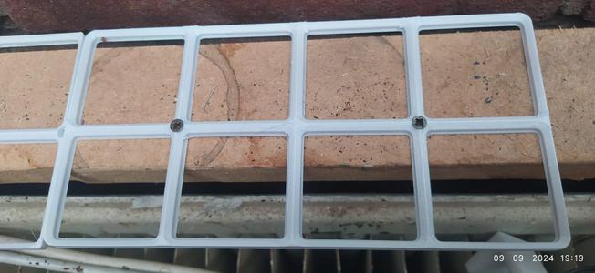 baseplate 2 x 4 screwholes
