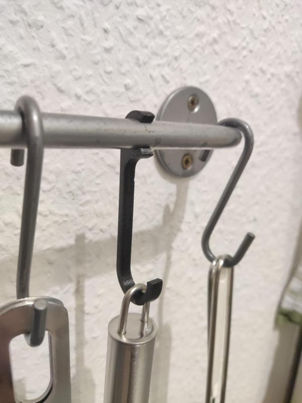 Snap on hook for 10mm rod