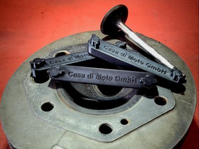 Ducati belt roller blocking tool