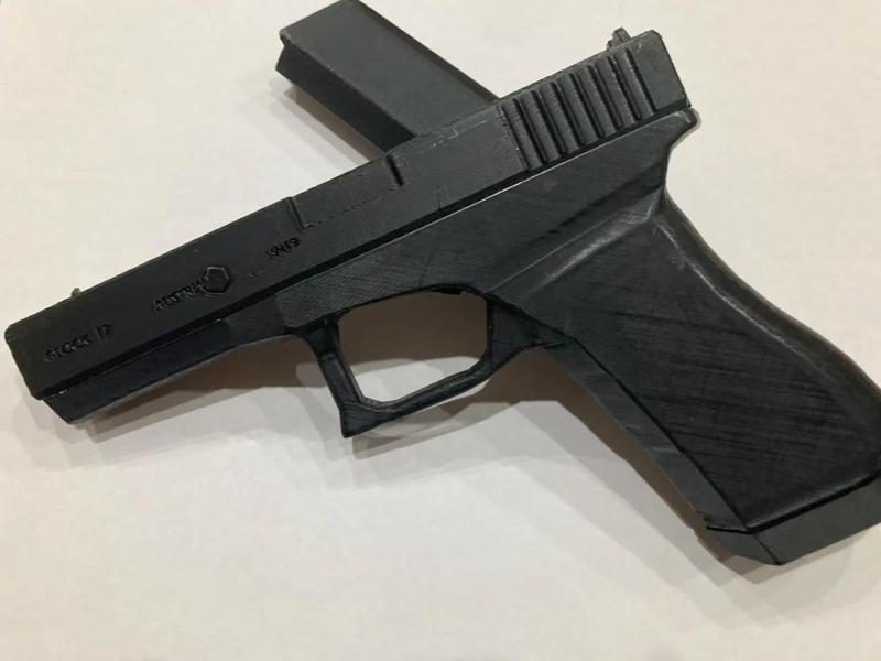 Glock 19 (functioning slide)