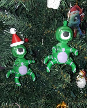 Alien Santa Poseable Ornament / Toy - Support Free