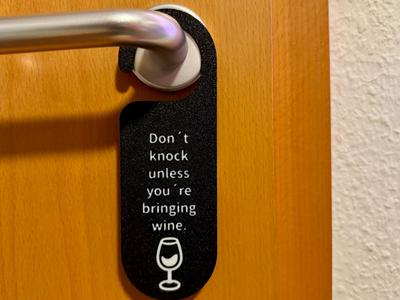 Door sign / door hanger "Wine"