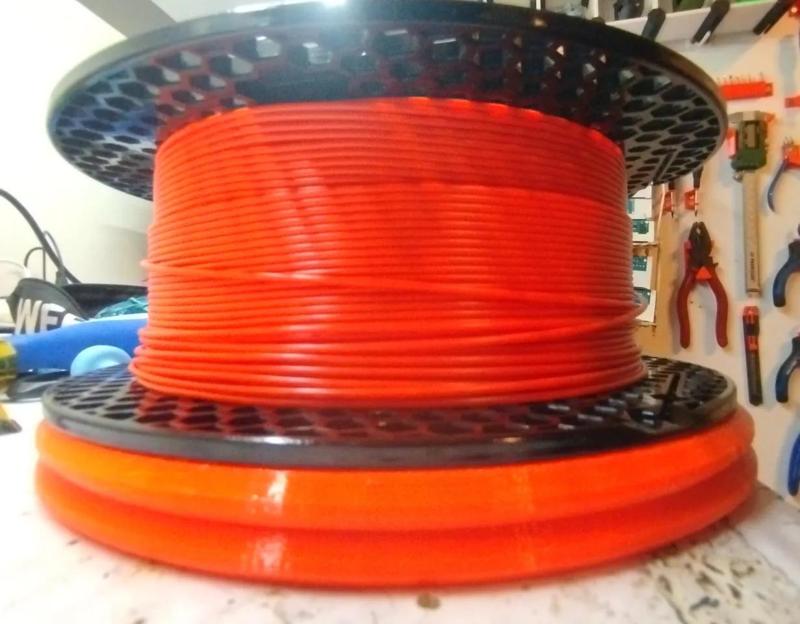 SLIM filament spool roller