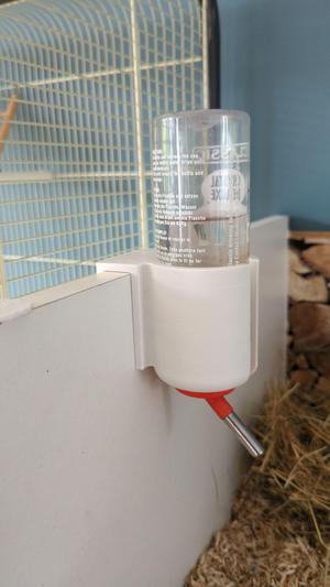 holder for rabbit drinking bottle V1