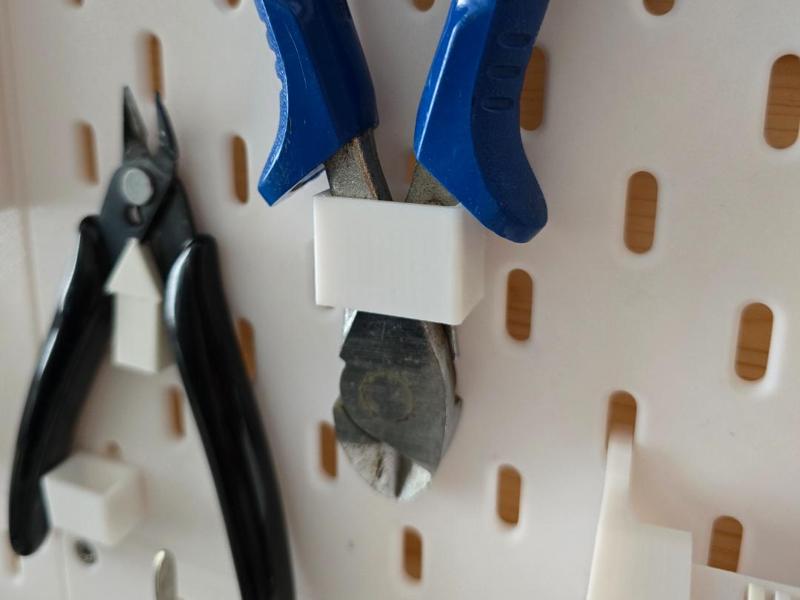 Skadis holder for plier - 15,6 x 8,4 mm inner dia.
