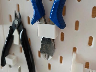Skadis holder for plier - 15,6 x 8,4 mm inner dia.