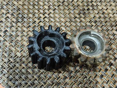 Lawn mower drive gear 