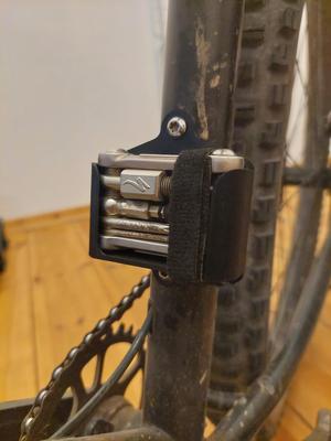 Bottle cage mount Specialized EMT Mini multitool