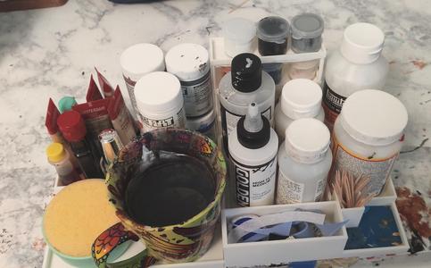 Model paints tray
