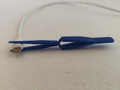 Automatic tweezers with tips