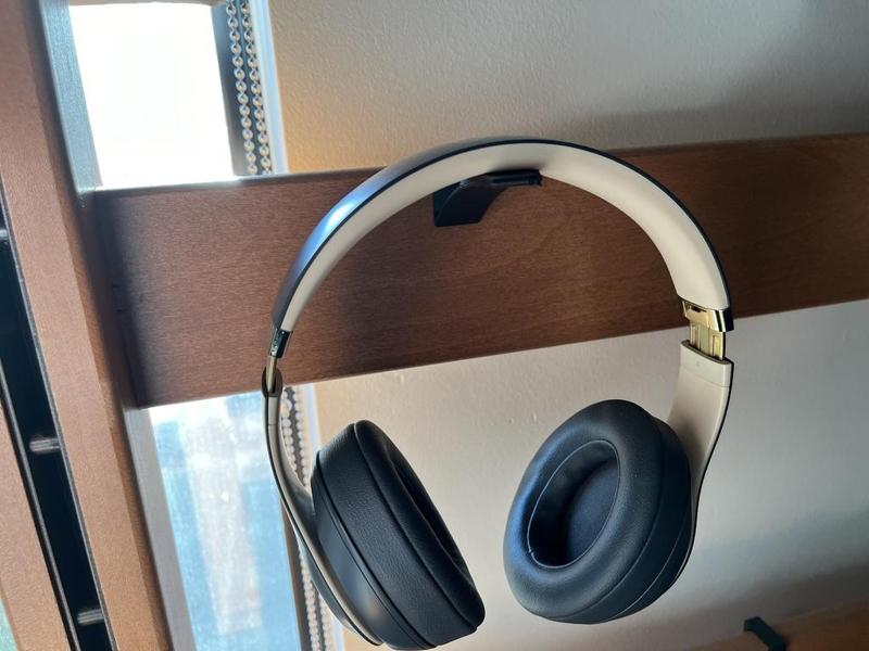 Headphone stand