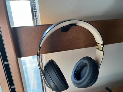 Headphone stand