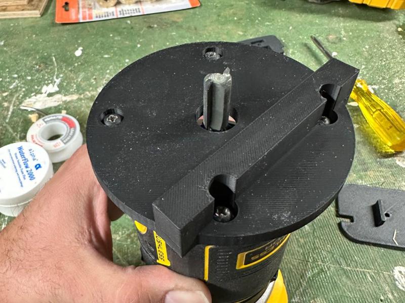 Dewalt DCW600 Router base, 1/2" groove jig
