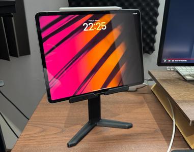 Monitor-like iPad/Tablet Stand
