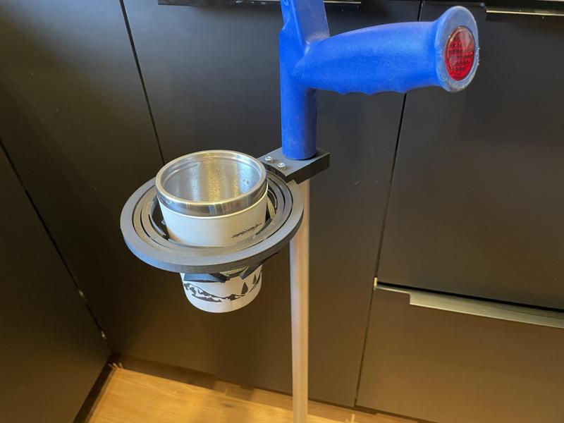Self-leveling Cup Holder