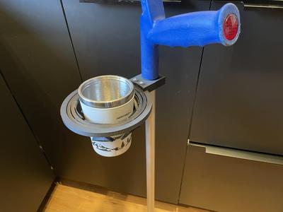 Self-leveling Cup Holder