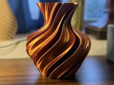 "Ribbon Amicus" Contemporary Spiral Vase