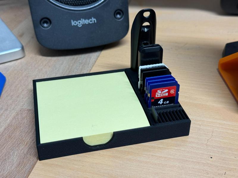 Post It USB SD Organizer Desktop