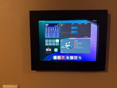 Wall mount with outer frame for iPad Pro 2018