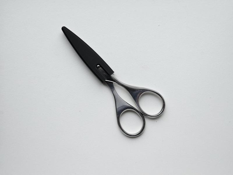 Protective cover for sewing scissors